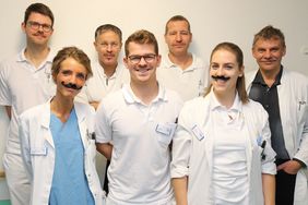 Bild eines Ärzteteams zur Aktion "Movember"