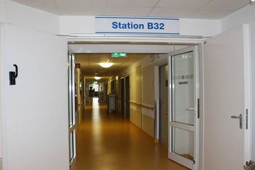 Bild Stationseingang des Onkologischen Zentrums
